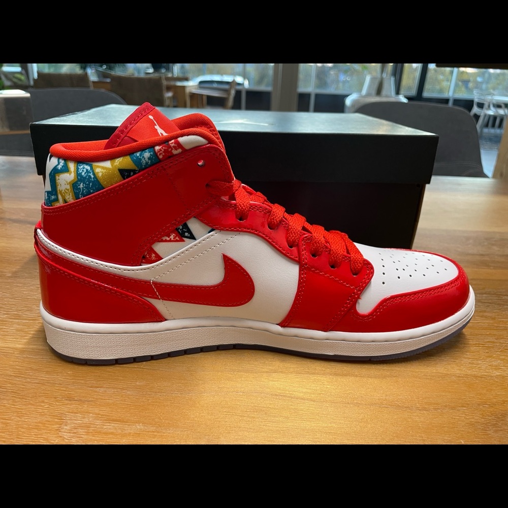 Jordan AJ1 Mid SE - Picture 2 of 8